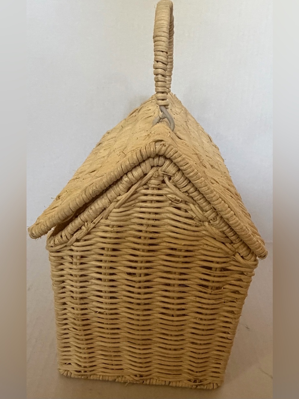 Woven Rattan House Casa Clutch Basket Bag Cottagecore Wicker Dollhouse Purse - Picture 5 of 6